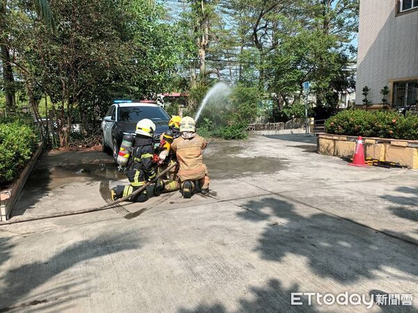 ▲南化區公所與消防局第二大隊今舉辦地震避難與自衛消防演練，模擬芮氏規模6.9強震情境。（記者林東良翻攝，下同）