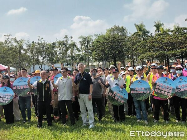 ▲南化區公所與消防局第二大隊今舉辦地震避難與自衛消防演練，模擬芮氏規模6.9強震情境。（記者林東良翻攝，下同）