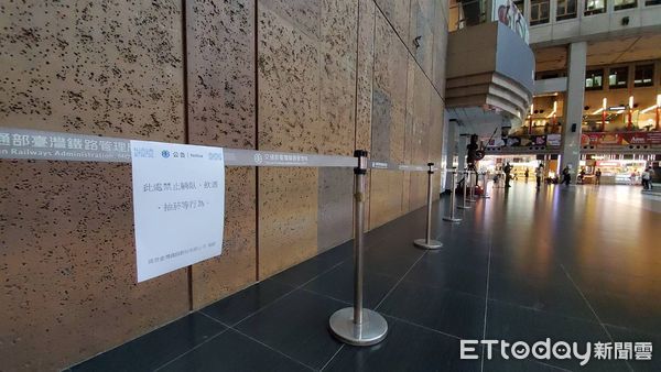 ▲▼性侵案爆發鐵警大動作找警員巡邏，但是到下午卻沒有發現任何警力在場，只有街友重新復出。（圖／記者黃彥傑攝）       