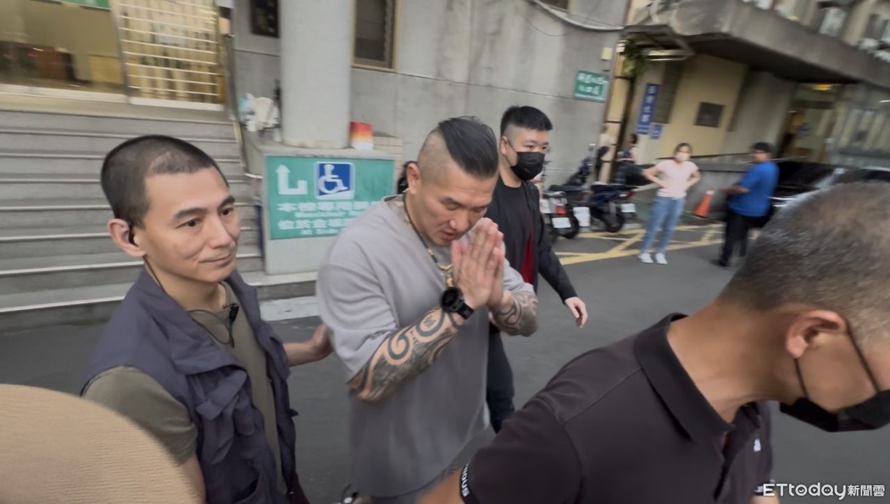 Re: [新聞] 快訊／新北檢偵訊完畢！　館長「恐嚇、