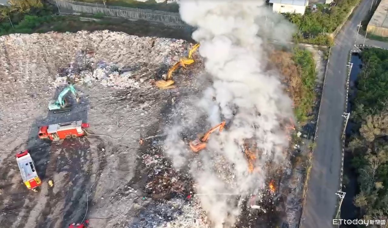 台南城西掩埋場火警！濃煙竄天　消防15車29人灌救
