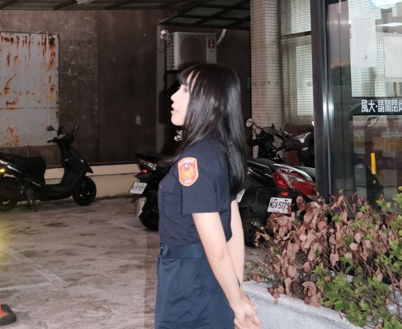 ▲▼段姓女警報到當天的照片在網路上爆紅。（圖／翻攝段姓女警IG）
