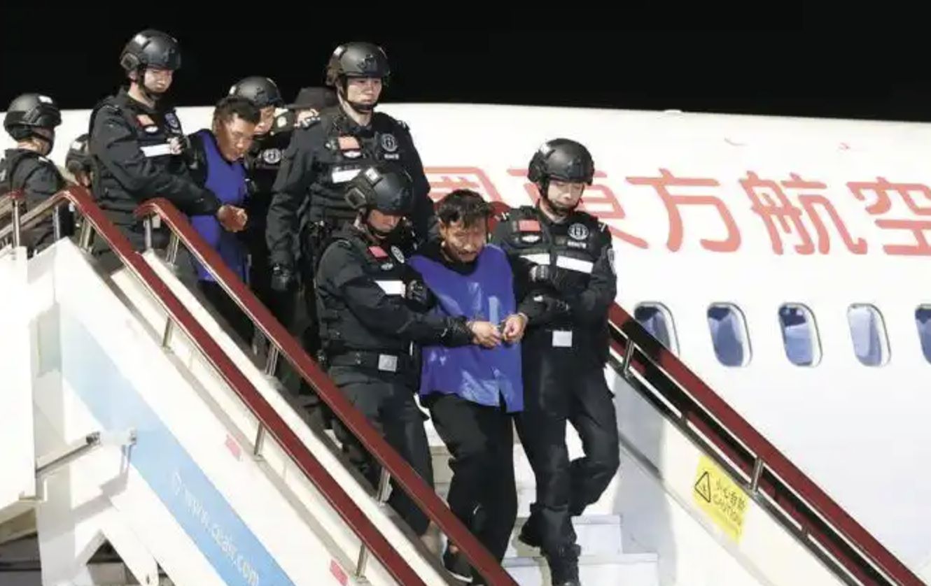 ▲緬北魏家遭押解赴陸受審。（圖／翻攝人民日報）