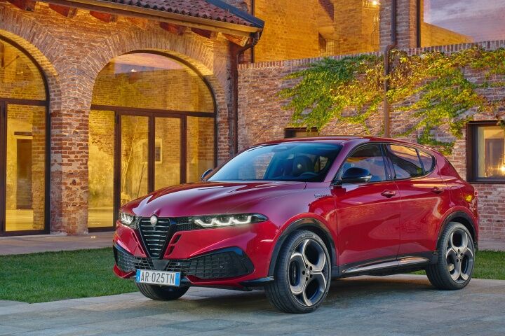 ▲歐洲發表小改款新Tonale，外型、內裝有感升級。（圖／翻攝自Alfa Romeo）