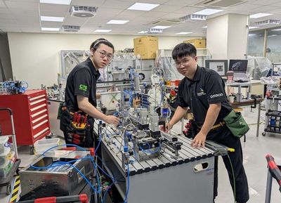 挑戰亞洲技能競賽　桃竹苗分署培訓「機電整合」國手陳勁達、謝育翰