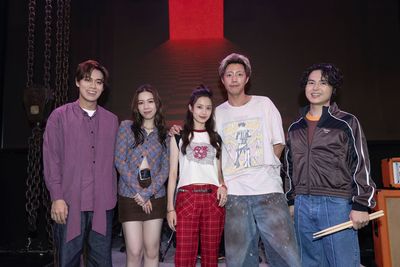 告五人哲謙被恐怖喪屍撲倒! 團員被嚇壞:血都滴進眼睛了