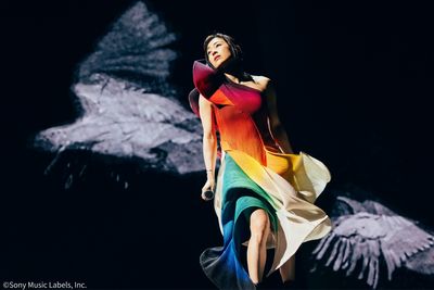 宇多田光25週年攝影展登台！演唱會電影特典「插畫熊貼紙」必收