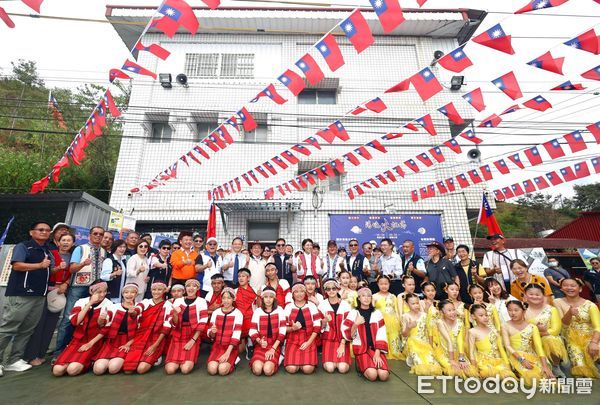 ▲清境長街宴熱鬧開席，宣示「2025清境火把節」即將登場。（圖／南投縣政府提供）