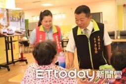 ▲七股區長李佳隆率地方代表前往樂活龍山與義合日照中心祝賀，肯定團隊榮獲「優等」評鑑成果。（記者林東良翻攝，下同）