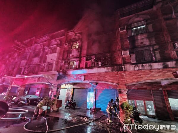 ▲▼高雄大寮民宅爆炸火警。（圖／記者陳宏瑞翻攝）