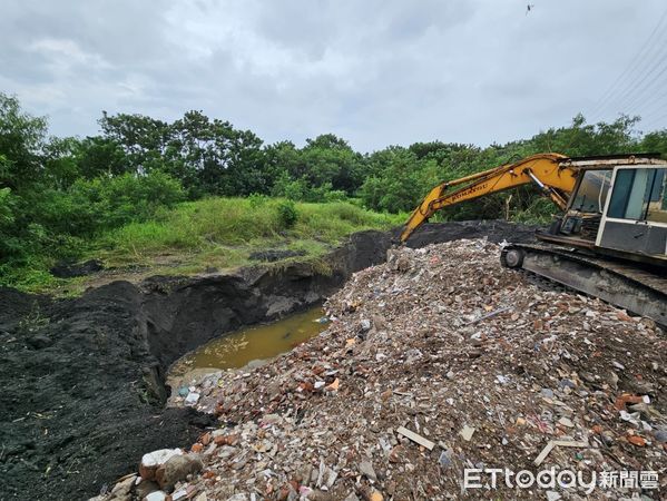 ▲▼        彰化地檢署查獲營建事業廢棄物回填二林中科園區案件起訴11人及2公司並查扣犯罪機具     。（圖／記者唐詠絮翻攝）