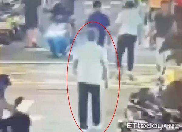 ▲▼連鎖水餃店老闆曾是黑幫堂主（紅圈），卻因愛店被踹「重出江湖」持刀追砍對方。(圖／記者邱中岳翻攝）