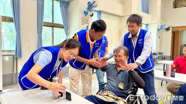 ▲「星星講師」正式出發！中華電信攜手南投推數位陪伴計畫，點亮長輩與身障者雙幸福。（圖／南投縣政府提供）