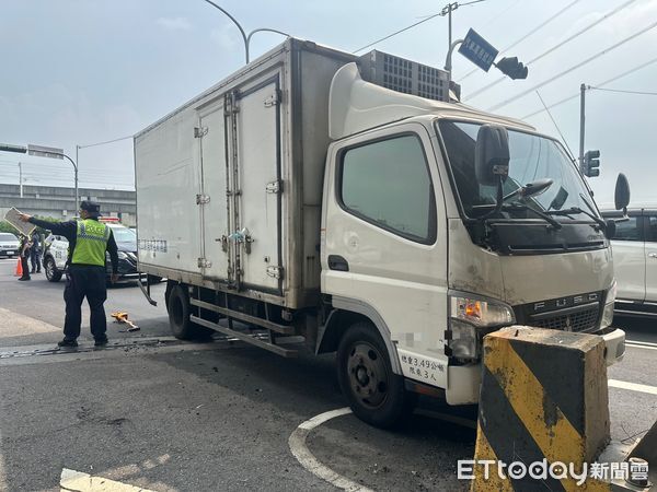 ▲▼烏日車禍,自撞。（圖／記者許權毅攝）