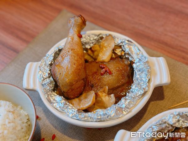 ▲▼肯德基台酒花雕紙包雞睽違4年回歸。（圖／記者蕭筠攝）