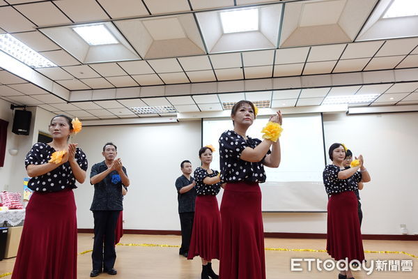 ▲伊甸基金會台南視障者生活重建中心16日舉辦十一週年成果展，學員以佛朗明哥舞揭開序幕。（記者林東良翻攝，下同）