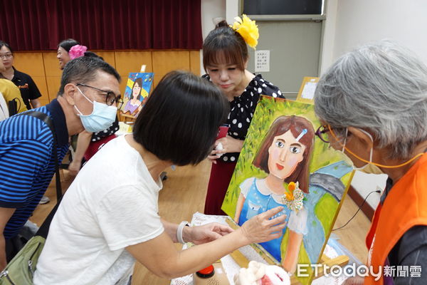 ▲伊甸基金會台南視障者生活重建中心16日舉辦十一週年成果展，學員以佛朗明哥舞揭開序幕。（記者林東良翻攝，下同）