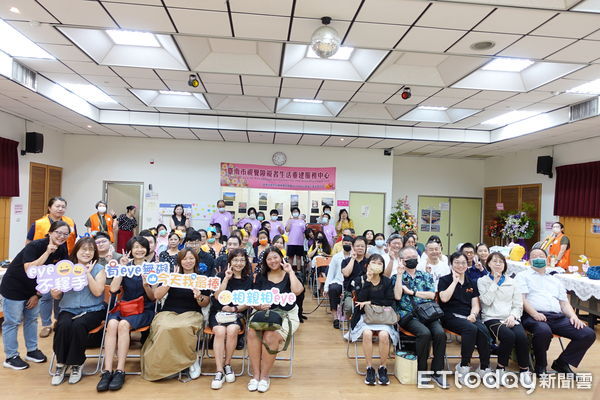 ▲伊甸基金會台南視障者生活重建中心16日舉辦十一週年成果展，學員以佛朗明哥舞揭開序幕。（記者林東良翻攝，下同）