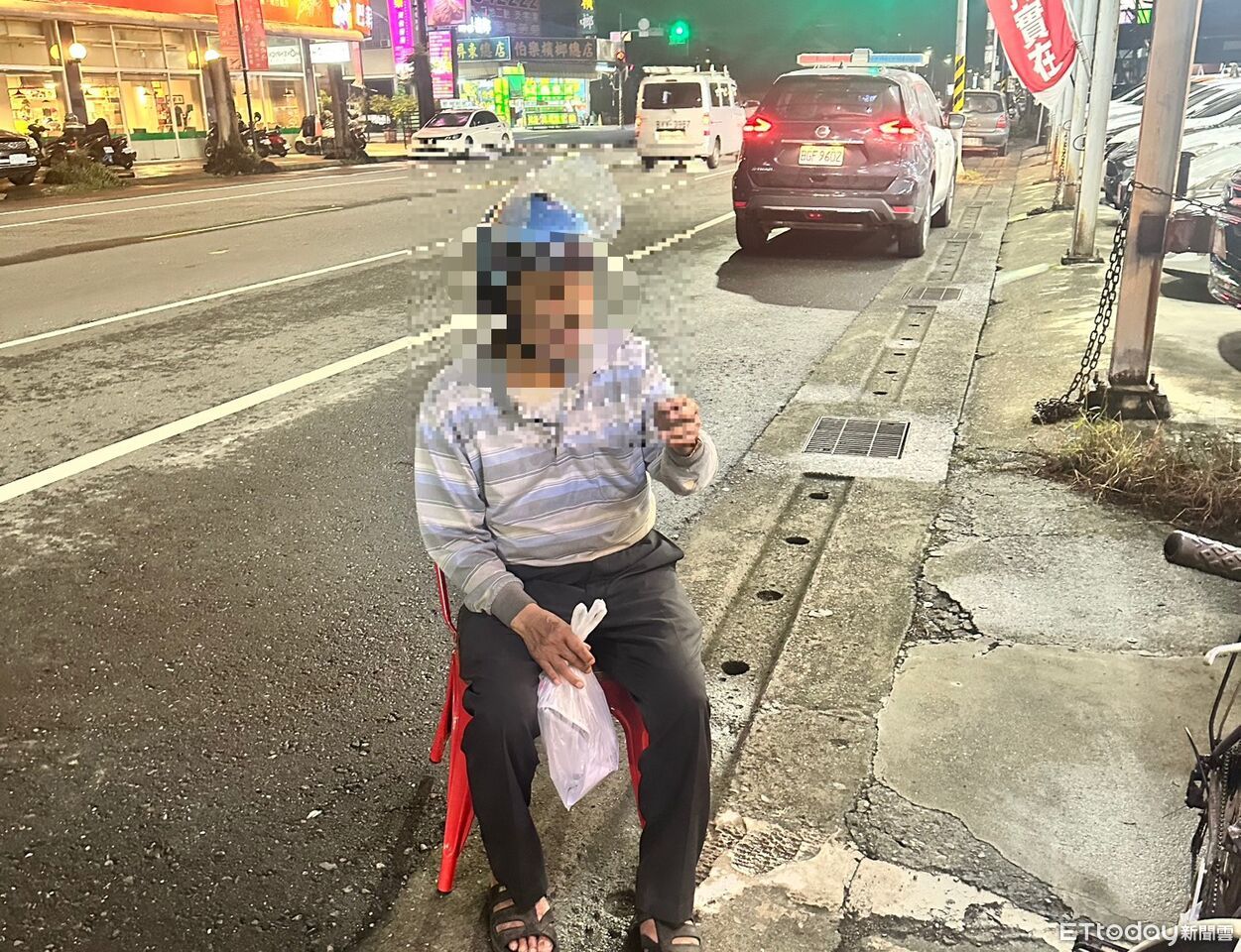 86歲翁騎車自摔迷途　屏東警循藥袋查身分助返家