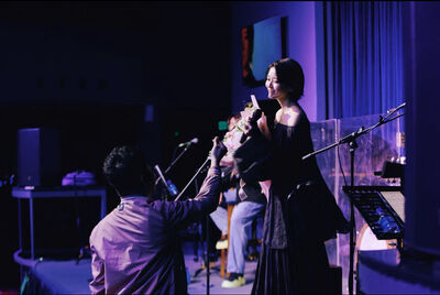 她美到被包裝成玉女歌手…卻突離開台灣　「還遇男星想熊抱」當場冷嗆