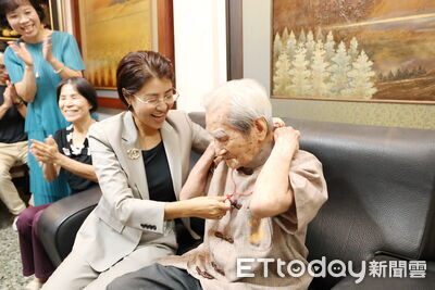 南投今年共136名百歲人瑞 許淑華親送漆藝人間國寶王清霜重陽賀禮
