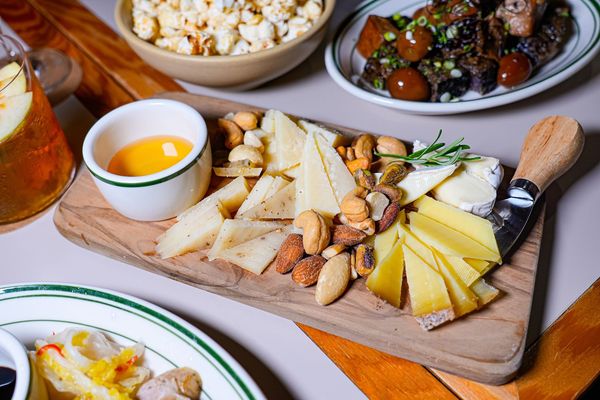 ▲▼Petit Petit Bar 沛提沛提台中酒吧－寵物友善。（圖／部落客混血珊莎的奇幻旅程授權提供）