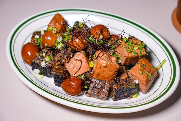 ▲▼Petit Petit Bar 沛提沛提台中酒吧－寵物友善。（圖／部落客混血珊莎的奇幻旅程授權提供）