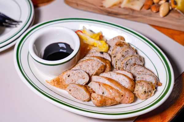 ▲▼Petit Petit Bar 沛提沛提台中酒吧－寵物友善。（圖／部落客混血珊莎的奇幻旅程授權提供）