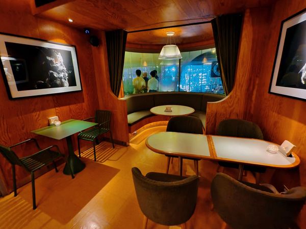 ▲▼Petit Petit Bar 沛提沛提台中酒吧－寵物友善。（圖／部落客混血珊莎的奇幻旅程授權提供）