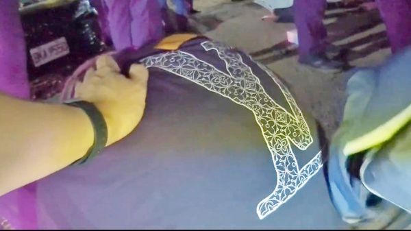 ▲桃園警方昨天傍晚在桃園區追捕郭姓通緝犯，在國際路二段附近停車後逃逸，警方隨後在草叢中查獲到案。（圖／桃園警方提供）