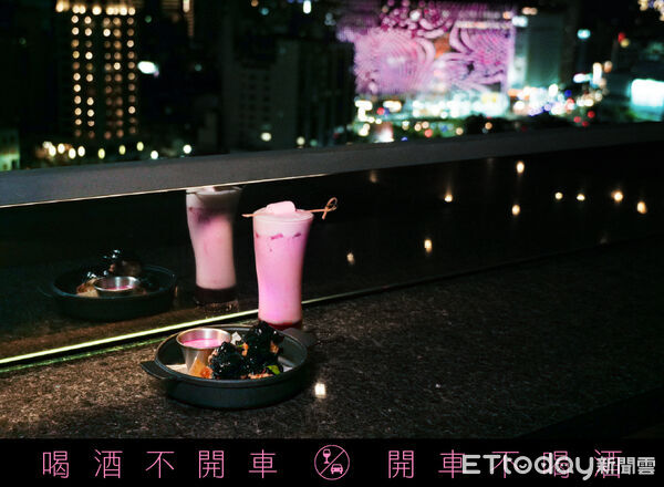▲高雄英迪格酒店Pier No.1 高空酒吧推出粉紅調酒。（圖／英迪格酒店提供）