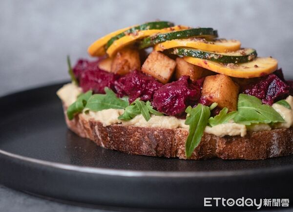 ▲蔬三Susan「甜菜根佐香草櫛瓜」。（圖／有趣市集提供）