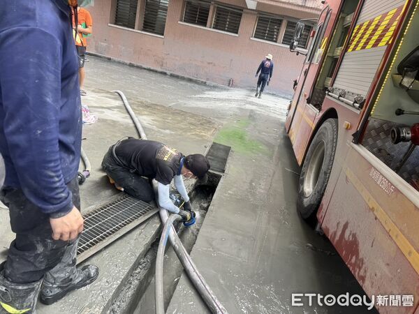 ▲▼新北市消防局特搜隊搜救犬「Aqua」將前往花蓮人道救援，新北市消防人員結束11天花蓮光復鄉救災             。（圖／記者陳以昇翻攝）