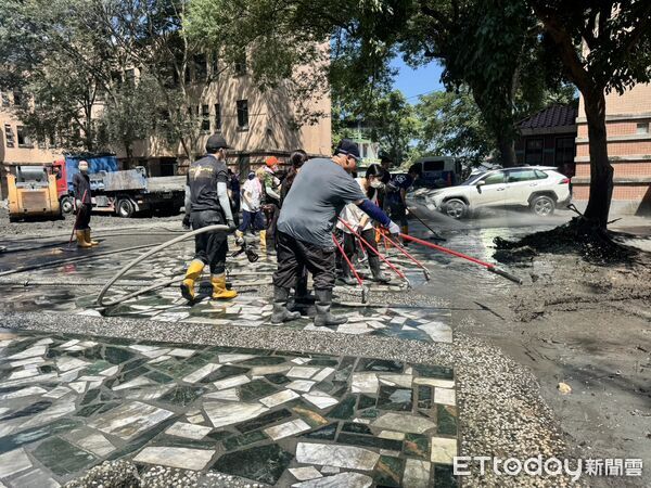 ▲▼新北市消防局特搜隊搜救犬「Aqua」將前往花蓮人道救援，新北市消防人員結束11天花蓮光復鄉救災             。（圖／記者陳以昇翻攝）