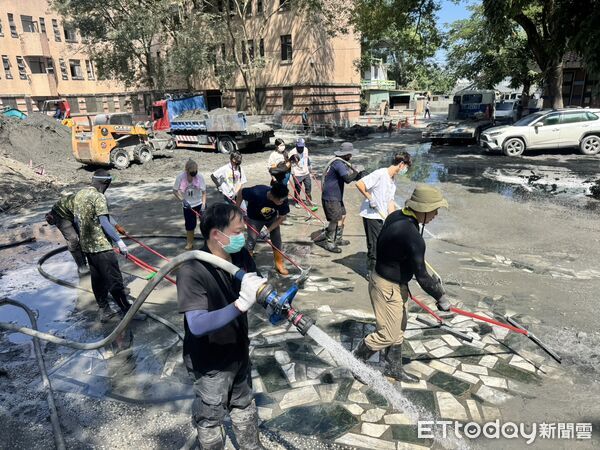 ▲▼新北市消防局特搜隊搜救犬「Aqua」將前往花蓮人道救援，新北市消防人員結束11天花蓮光復鄉救災             。（圖／記者陳以昇翻攝）