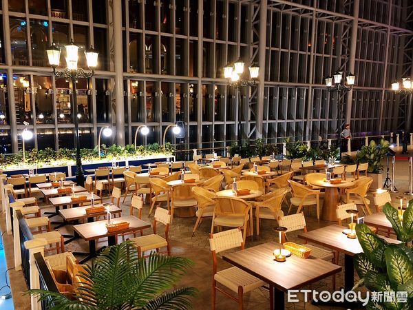 ▲▼「Engolili英格莉莉」插旗板橋大遠百 。（圖／Engolili英格莉莉提供）