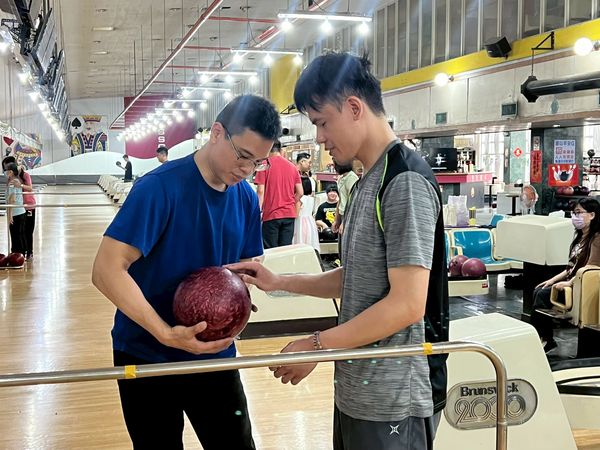 ▲亞帕運國手楊綵縈親授輪椅網球，激發學員興趣、國手級教練指導視障學員體驗保齡球樂趣。（圖／台北市輪椅網球推廣協會提供）