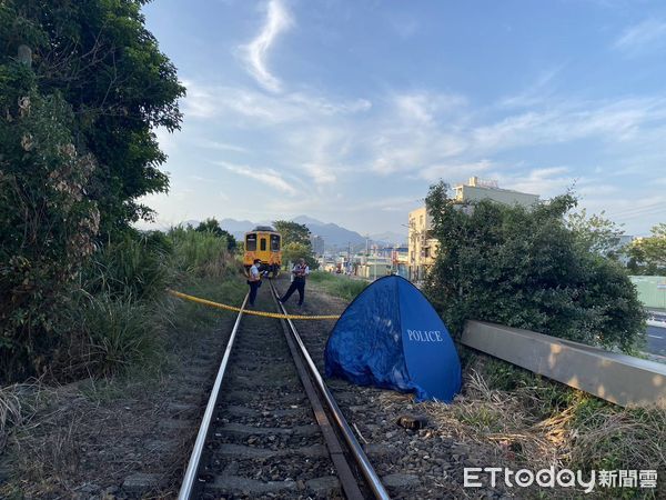 ▲▼台鐵內灣支線一男倒臥鐵軌死亡。（圖／記者楊永盛翻攝）