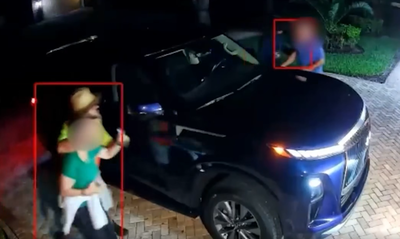 休旅車被「裝AirTag追蹤」　夫妻返家遭2賊持槍搶劫驚險畫面曝