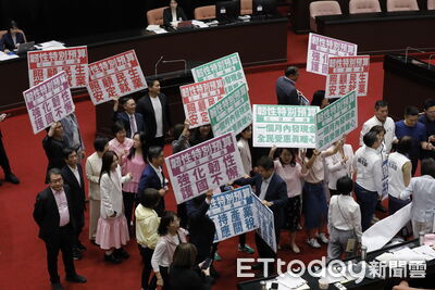 快訊／普發1萬朝野無異議三讀通過　11月上旬執行