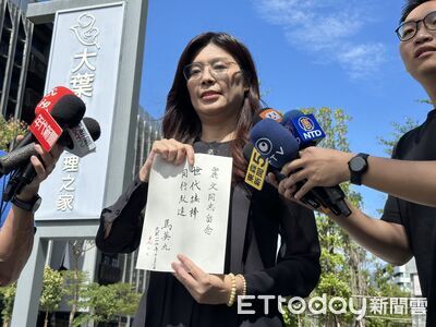 鄭麗文拜會馬英九　獲墨寶勉勵「世代接棒、同行致遠」