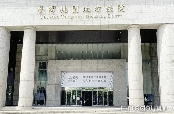 ▲黃姓與王姓男子去年11月與蔡姓男子交易，卻趁機搶奪內有200萬元之藍色背包後逃逸，其中僅2張真鈔其餘皆為玩具鈔票，桃園地院依強盜罪判決出爐。（資料照／記者沈繼昌攝）