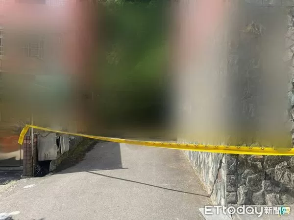 ▲83歲老翁倒臥在社區中庭，緊急送醫仍不治。（圖／記者陸運陞翻攝）