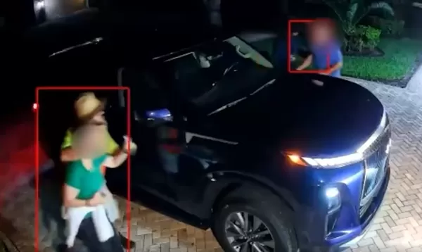 休旅車被「裝AirTag追蹤」　夫妻返家遭2賊持槍搶劫驚險畫面曝。（圖／翻攝自Hillsborough County Sheriff`s Office）