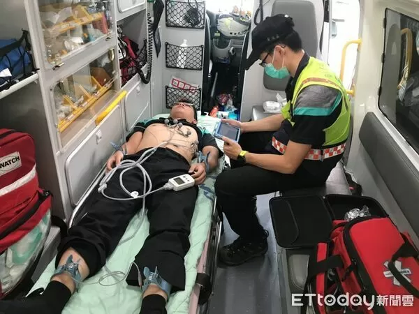 ▲救護車裝設12導程心電圖搶救患者。（資料圖／彰化縣政府提供）