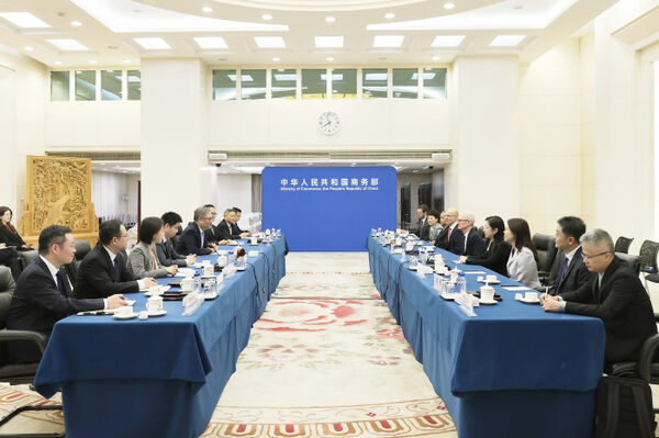 ▲▼大陸商務部部長王文濤會見蘋果執行長庫克。（圖／翻攝大陸商務部官網）