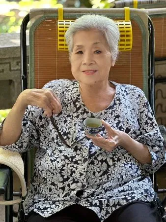 ▲▼92歲素珠阿姨曬近照，超過4.6萬網友按讚。（圖／翻攝自臉書）