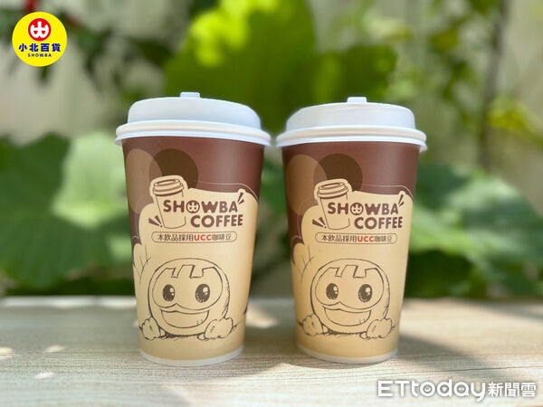 ▲小北百貨推出萬聖節限定「大杯現煮咖啡買一送一」，全台49家門市同步開跑。（記者林東良翻攝，下同）