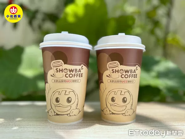 ▲小北百貨推出萬聖節限定「大杯現煮咖啡買一送一」，全台49家門市同步開跑。（記者林東良翻攝，下同）