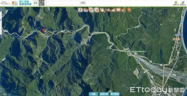 ▲▼             太魯閣國家公園燕子口步道附近土石崩落，立霧溪河道受阻形成堰塞湖。（圖／農業部林業及自然保育署花蓮分署提供）